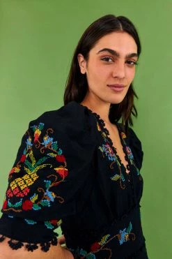 FARM RIO BLACK CROSS STITCH V NECK DRESS Most Loved